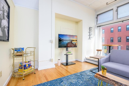 Amazing Historic Apartment With Spectacular City Views image 1