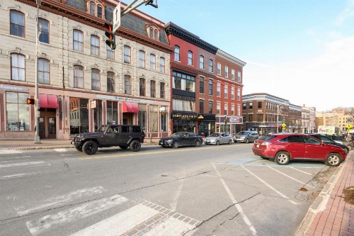 Amazing Historic Apartment With Spectacular City Views image 15