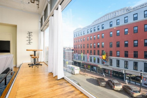 Amazing Historic Apartment With Spectacular City Views image 17