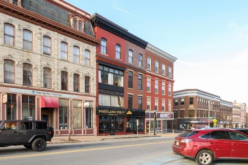 Amazing Historic Apartment With Spectacular City Views image 23