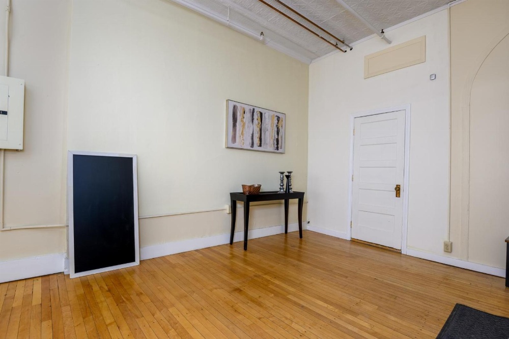 Amazing Historic Apartment With Spectacular City Views Main image