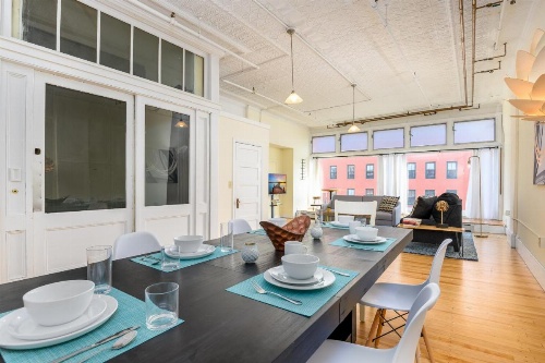 Amazing Historic Apartment With Spectacular City Views image 5