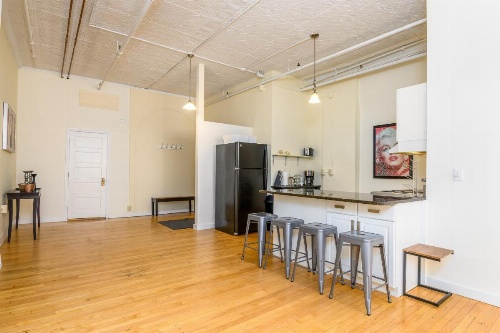 Amazing Historic Apartment With Spectacular City Views image 6