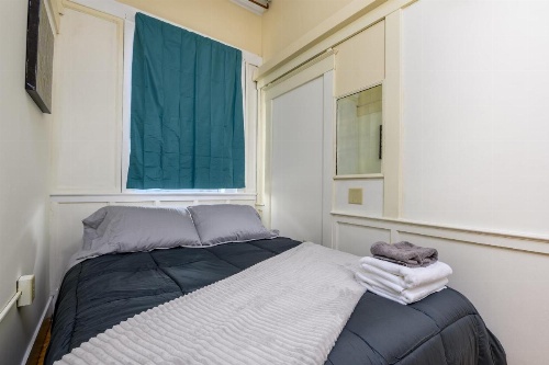 Amazing Historic Apartment With Spectacular City Views image 8